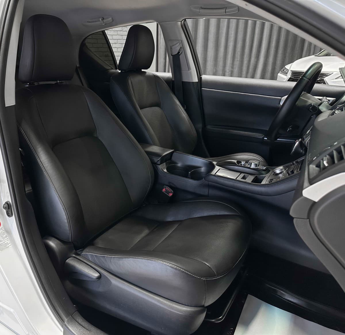 Lexus CT200H - фото 15