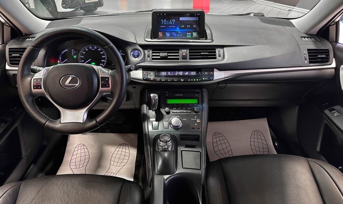 Lexus CT200H - фото 29