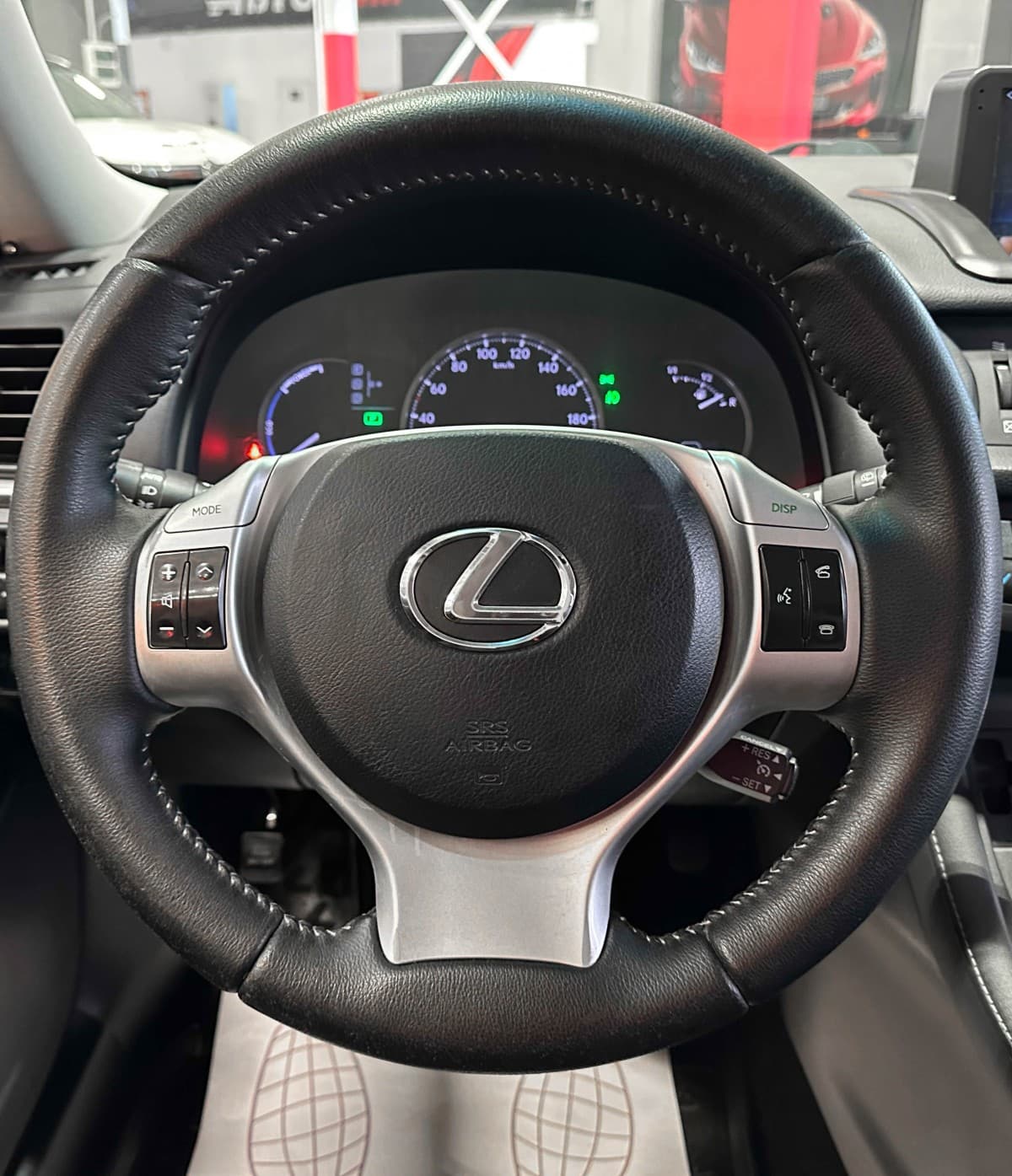 Lexus CT200H - фото 28