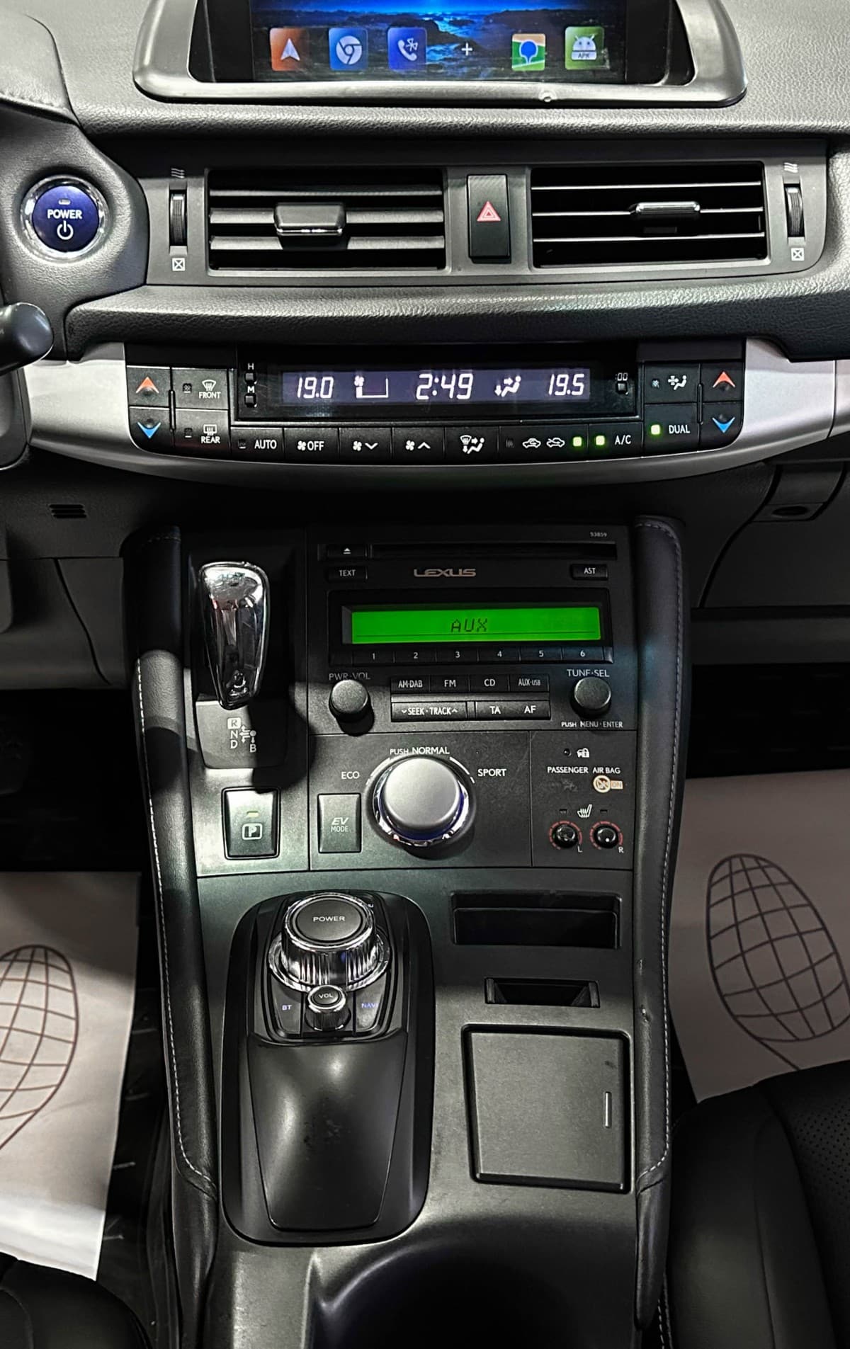 Lexus CT200H - фото 27