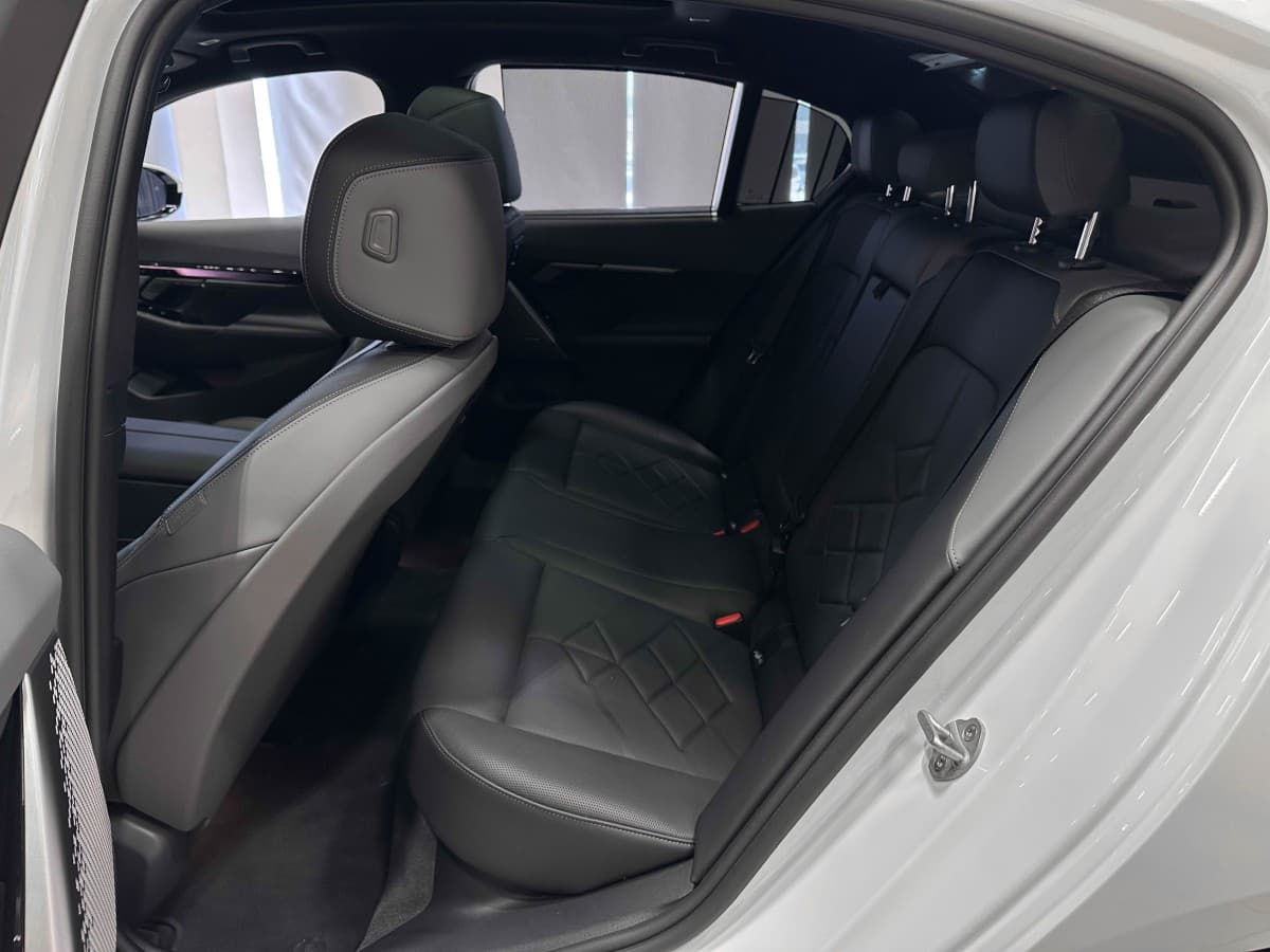 BMW 5 серия - фото 16