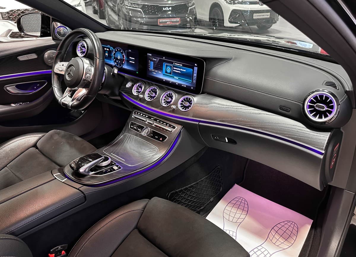 Mercedes-Benz E200 - фото 14