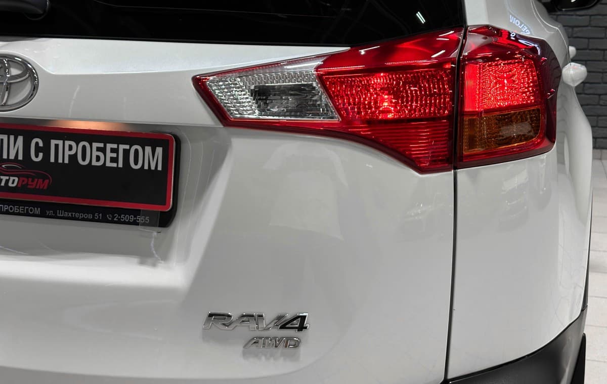 Toyota RAV4 - фото 8