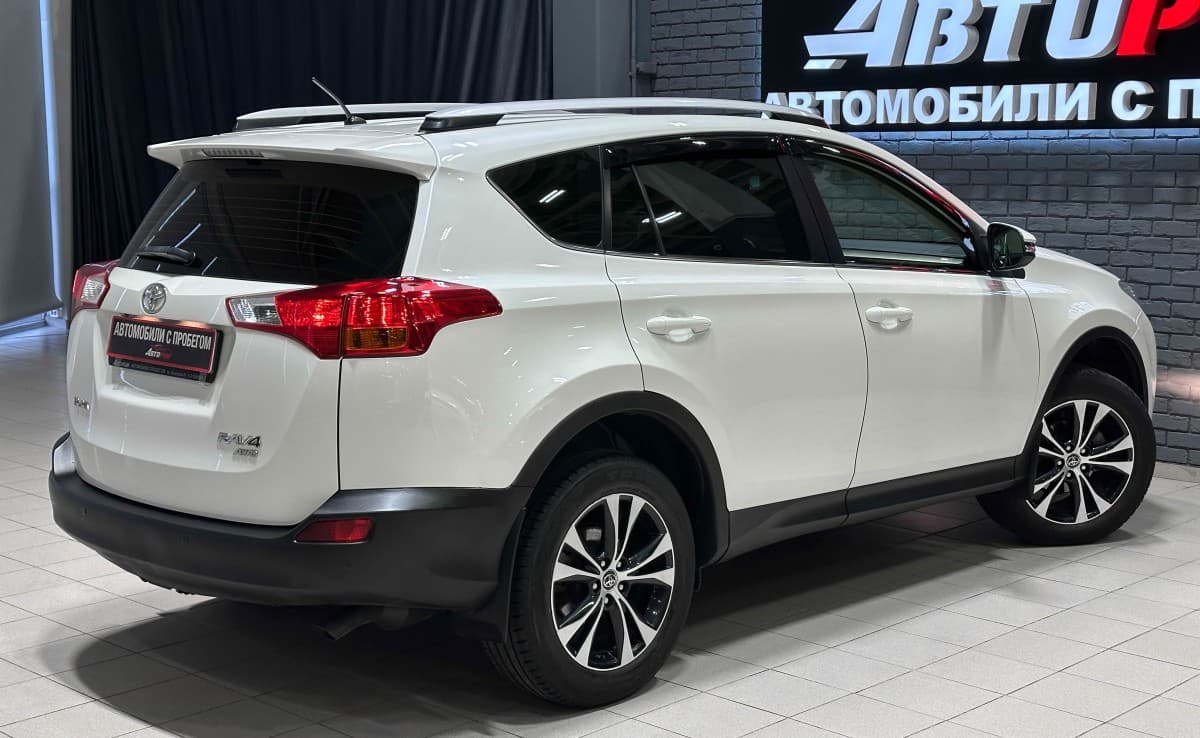 Toyota RAV4 - фото 6