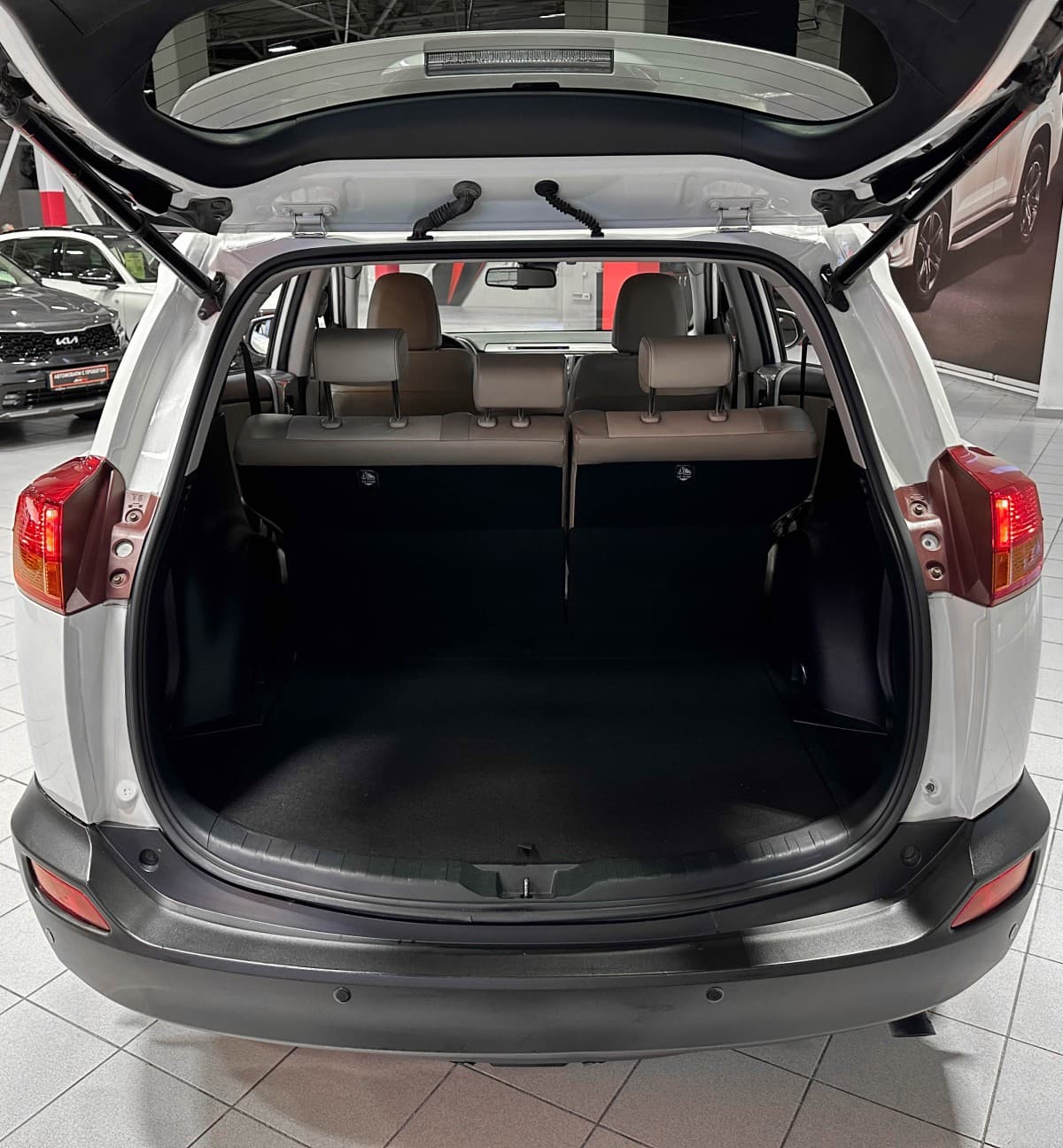 Toyota RAV4 - фото 13