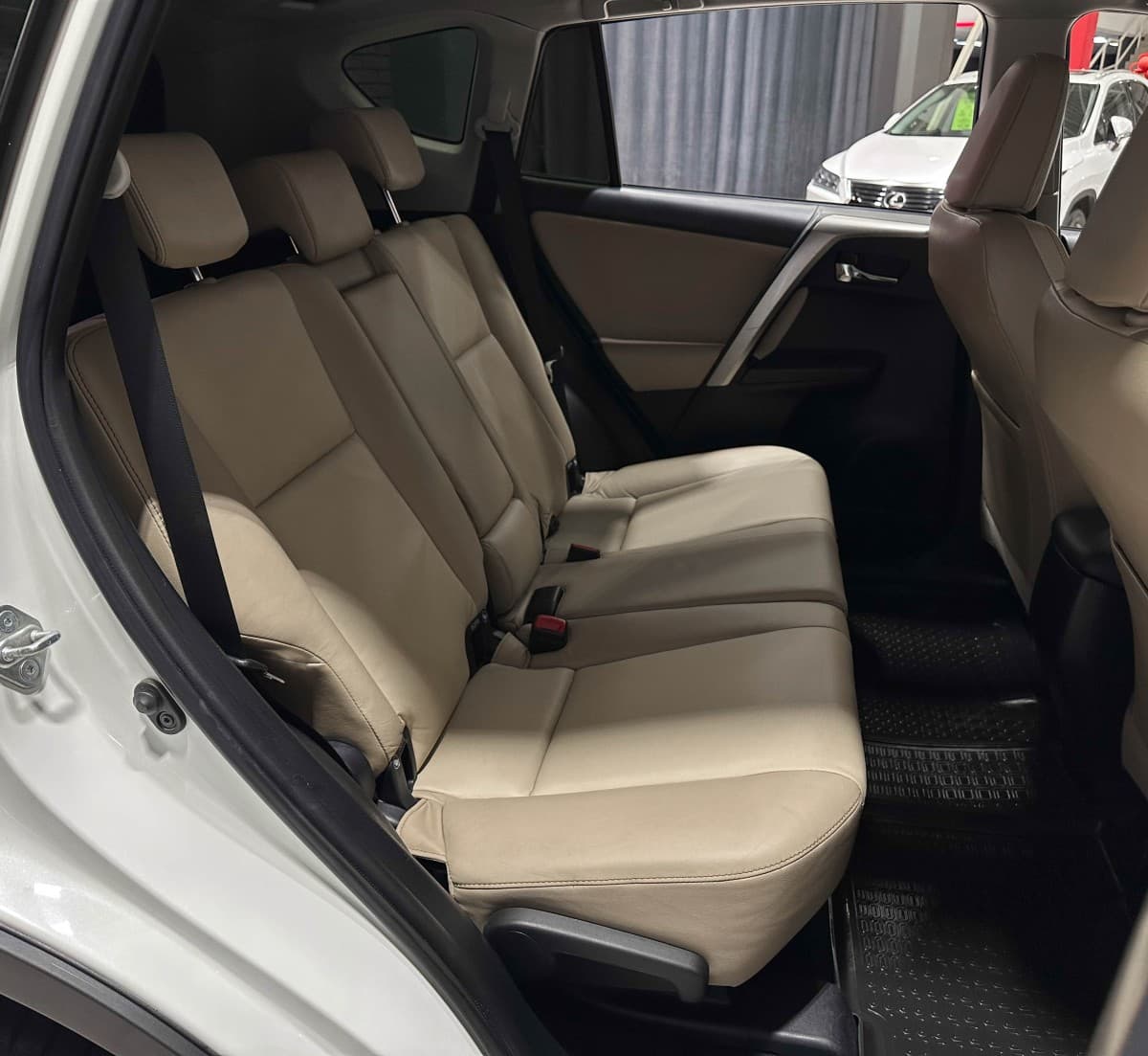 Toyota RAV4 - фото 14