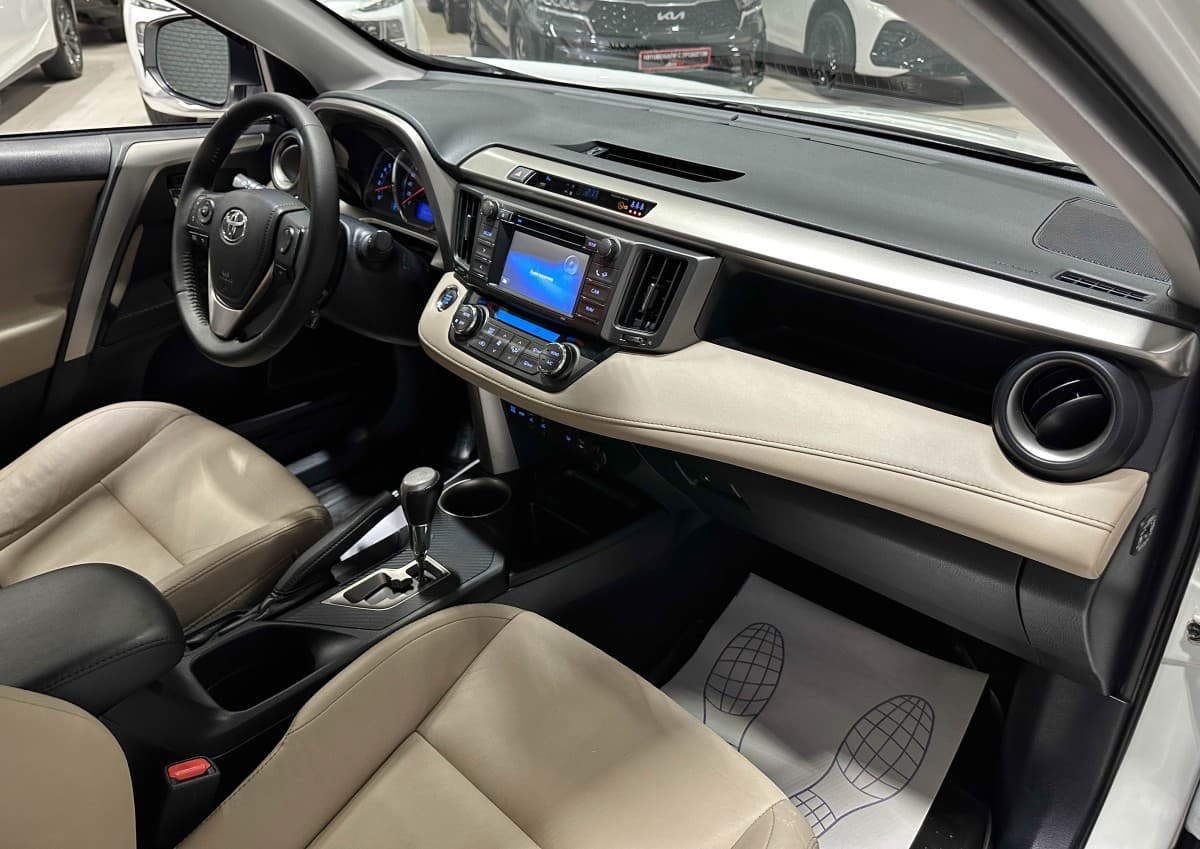 Toyota RAV4 - фото 16