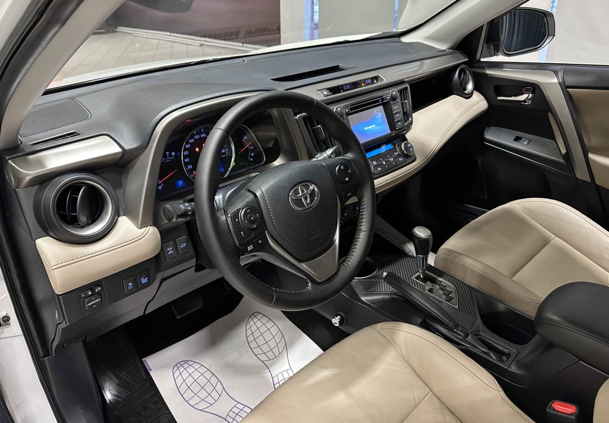 Toyota RAV4 - фото 10