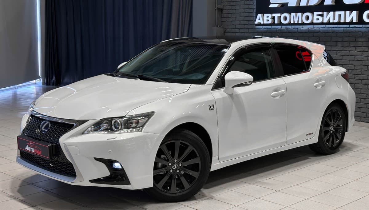 Lexus CT200H - 2