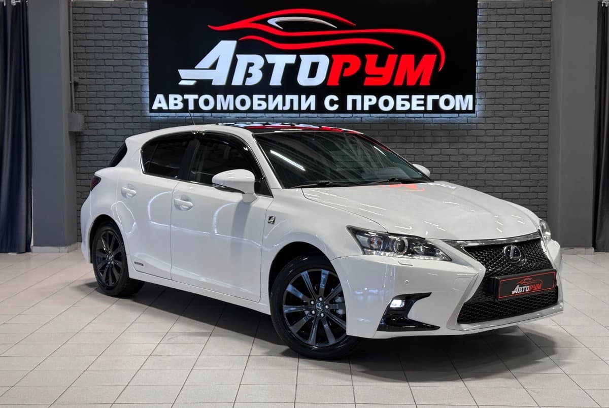 Lexus CT200H - 1