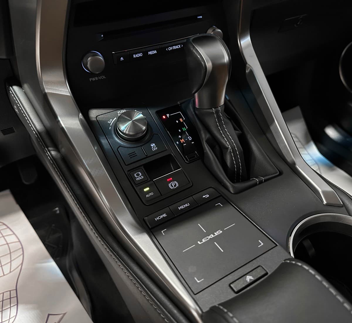Lexus NX300 - фото 25