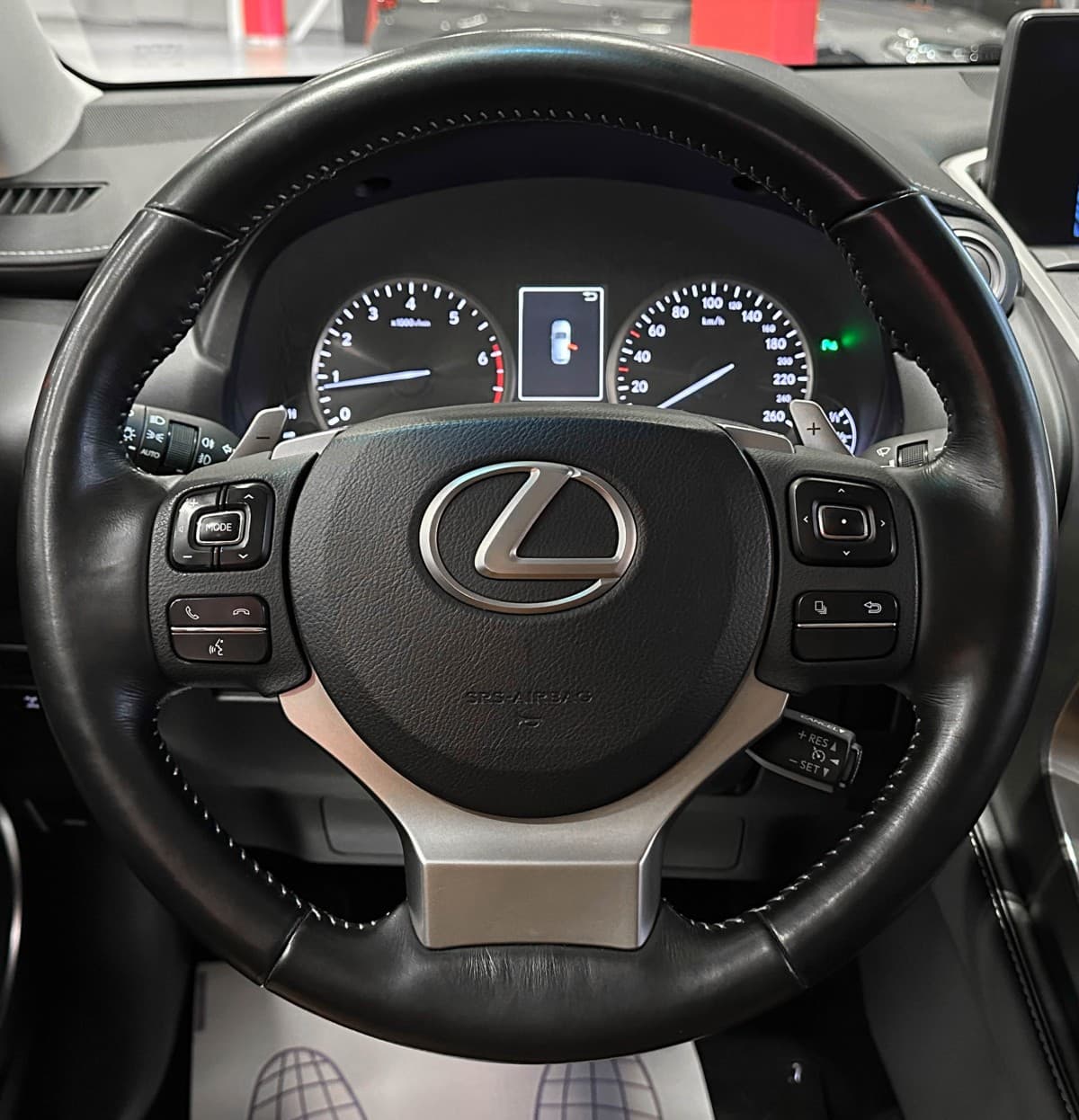 Lexus NX300 - фото 27
