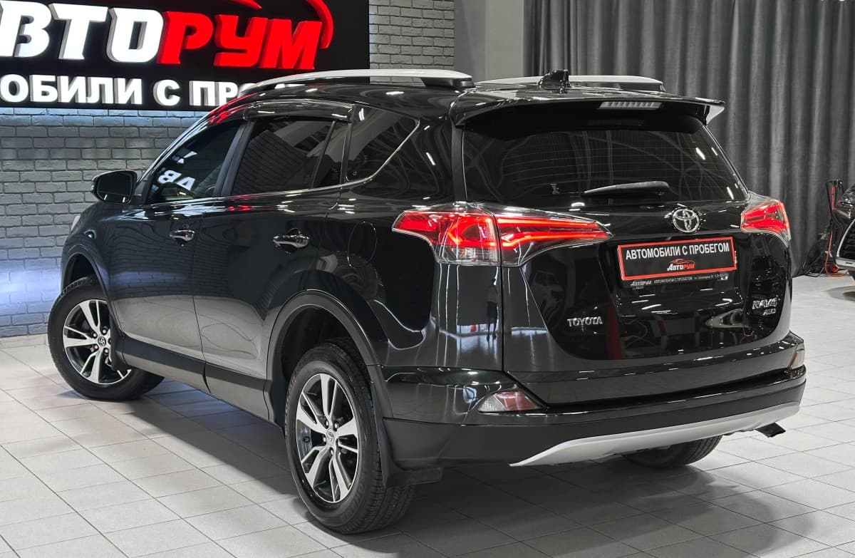 Toyota RAV4 - фото 9