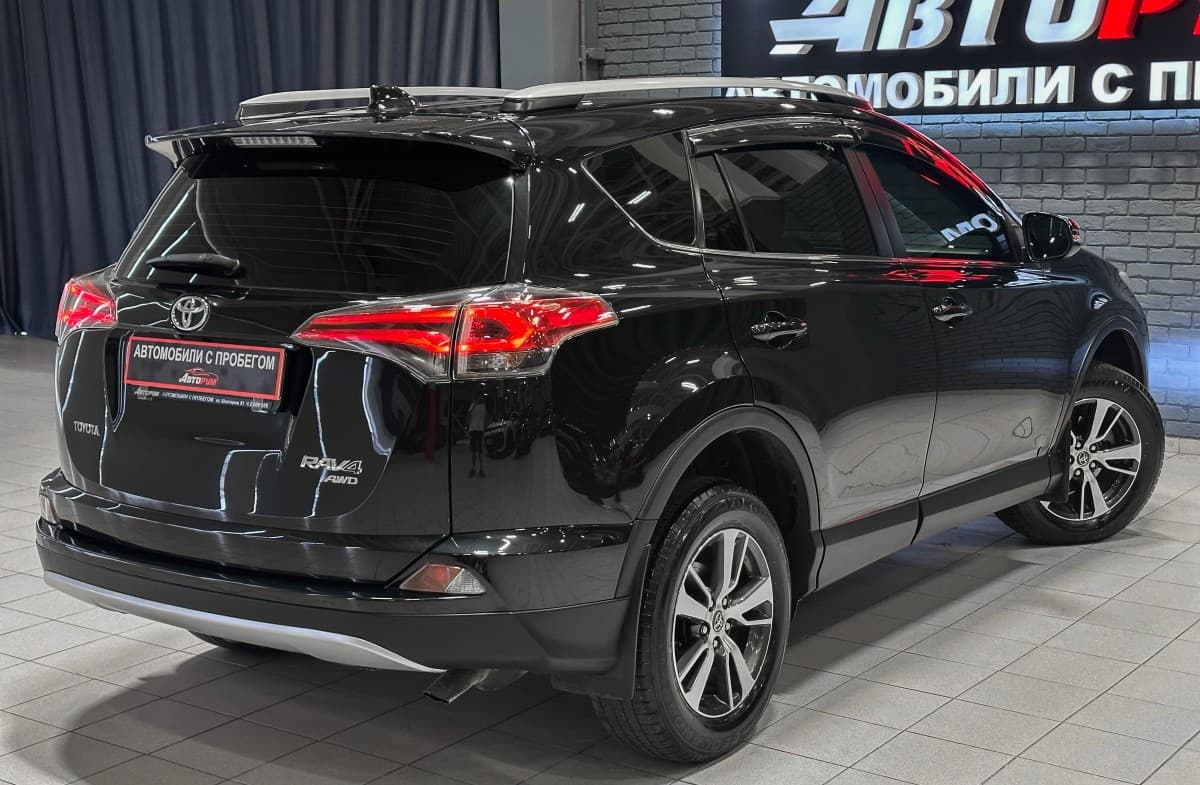 Toyota RAV4 - фото 6