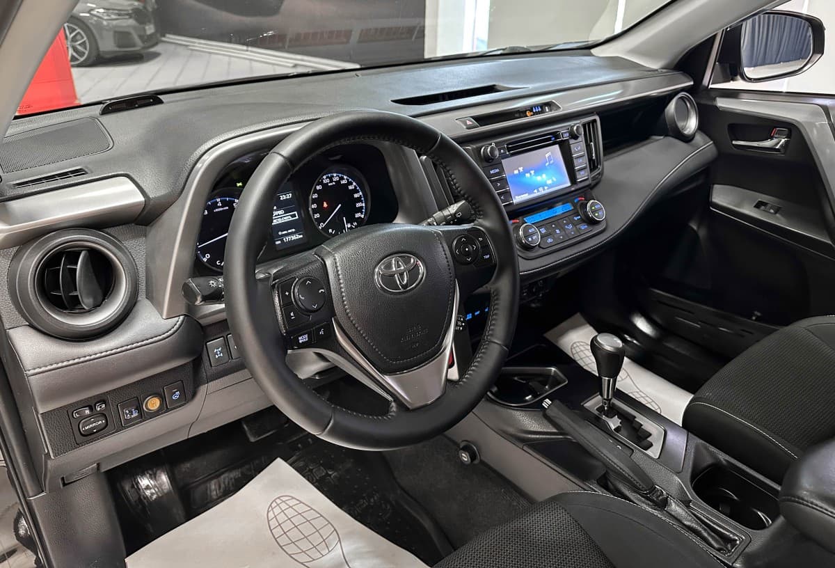 Toyota RAV4 - фото 10