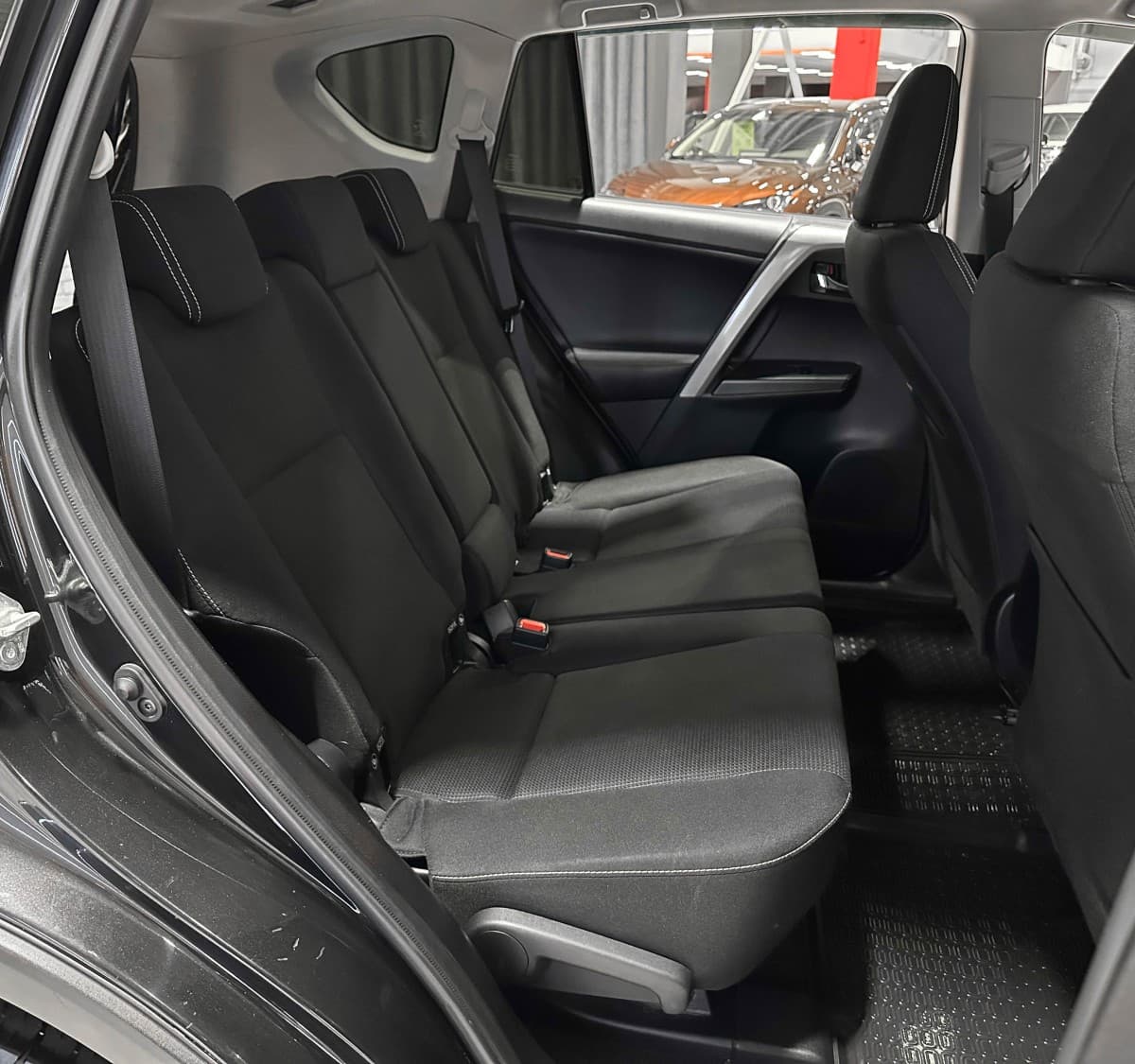 Toyota RAV4 - фото 15