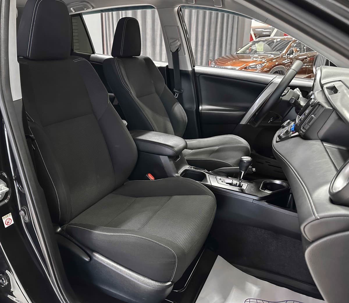 Toyota RAV4 - фото 16