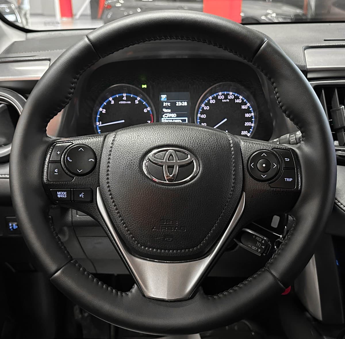 Toyota RAV4 - фото 26
