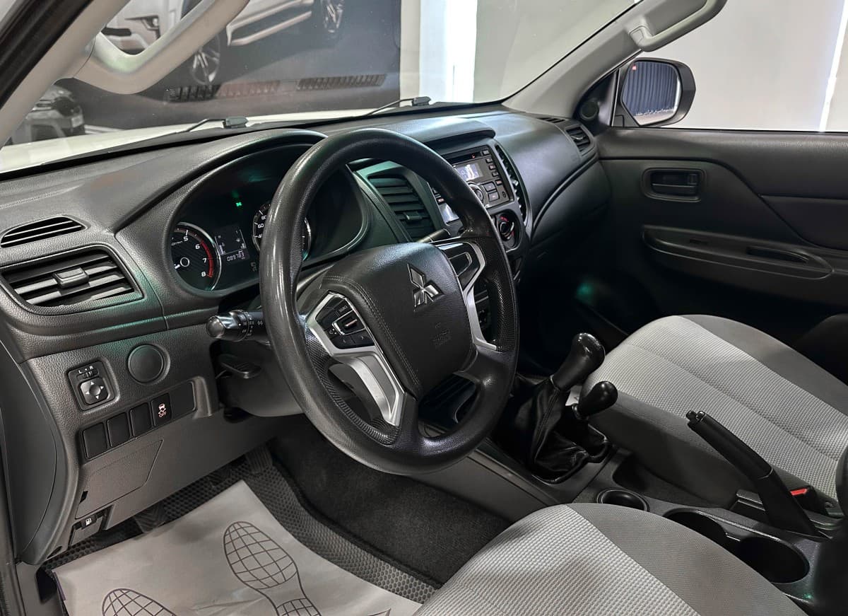 Mitsubishi L200 - фото 10