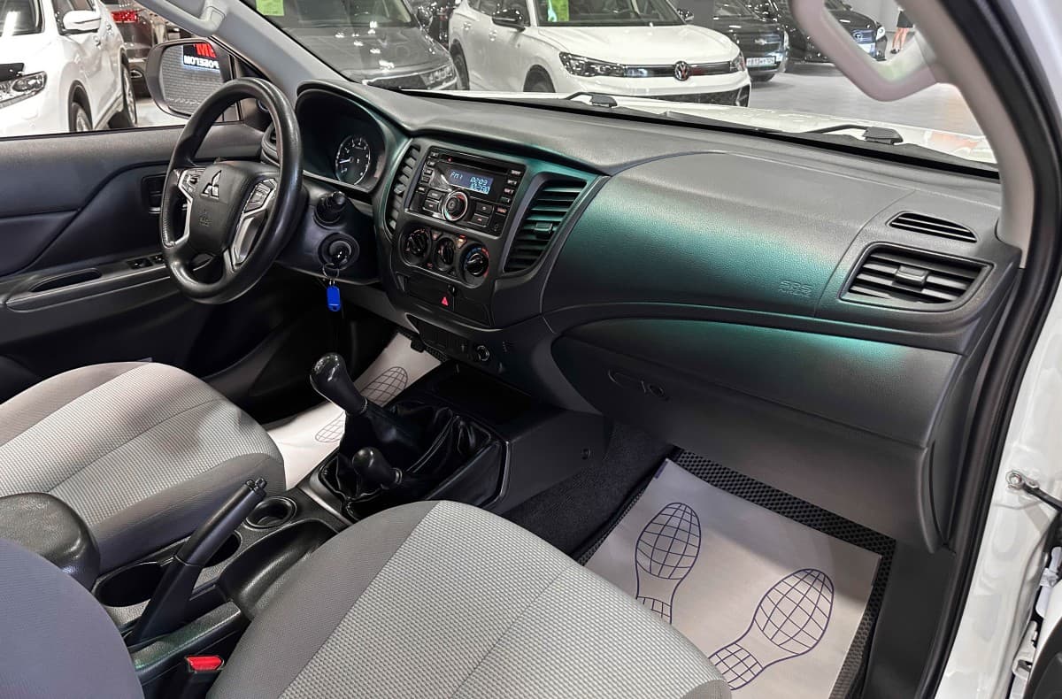 Mitsubishi L200 - фото 16