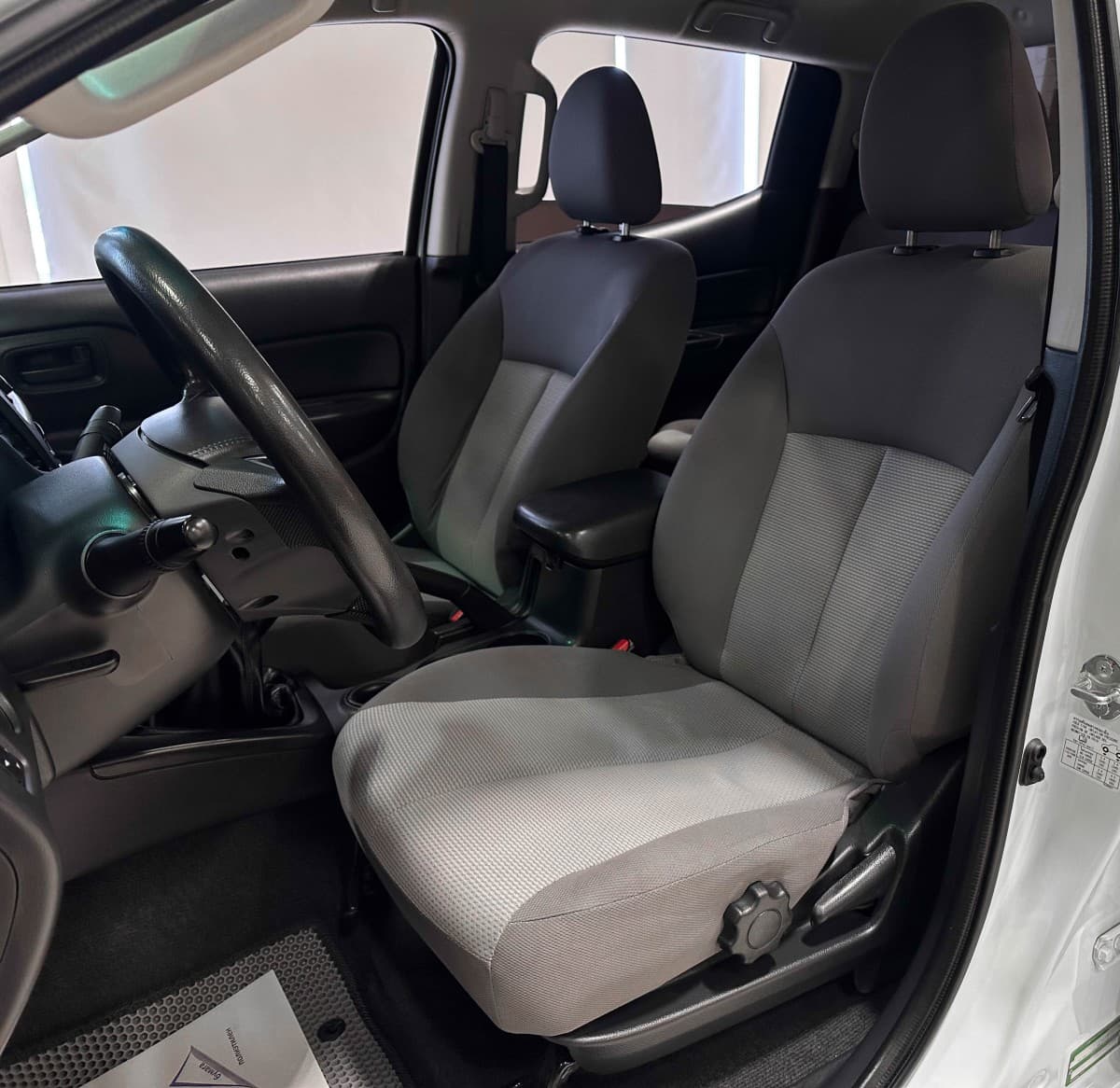 Mitsubishi L200 - фото 11