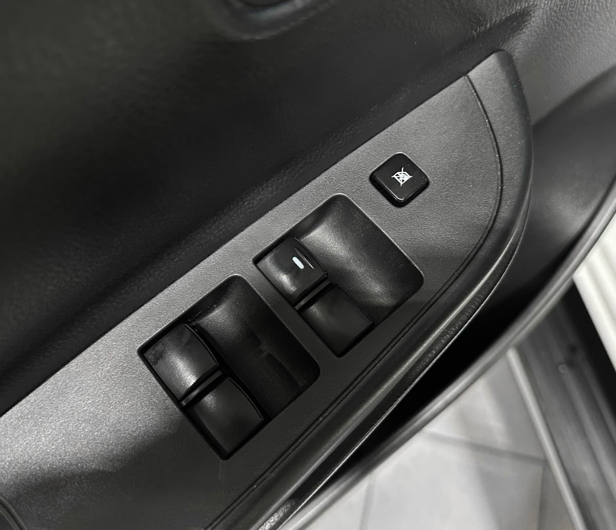 Mitsubishi L200 - фото 17