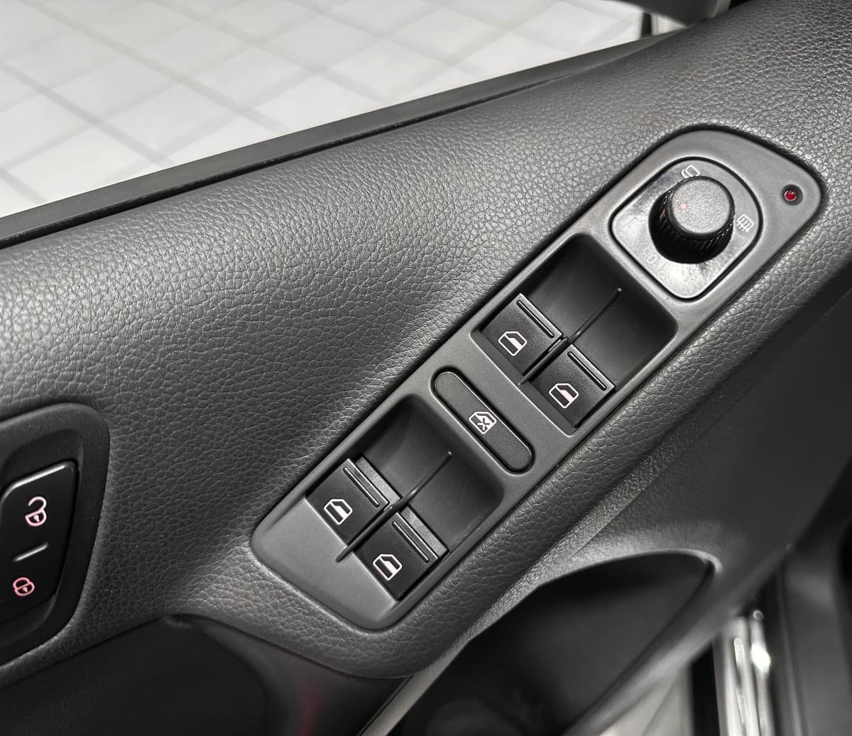 Volkswagen Tiguan - фото 18