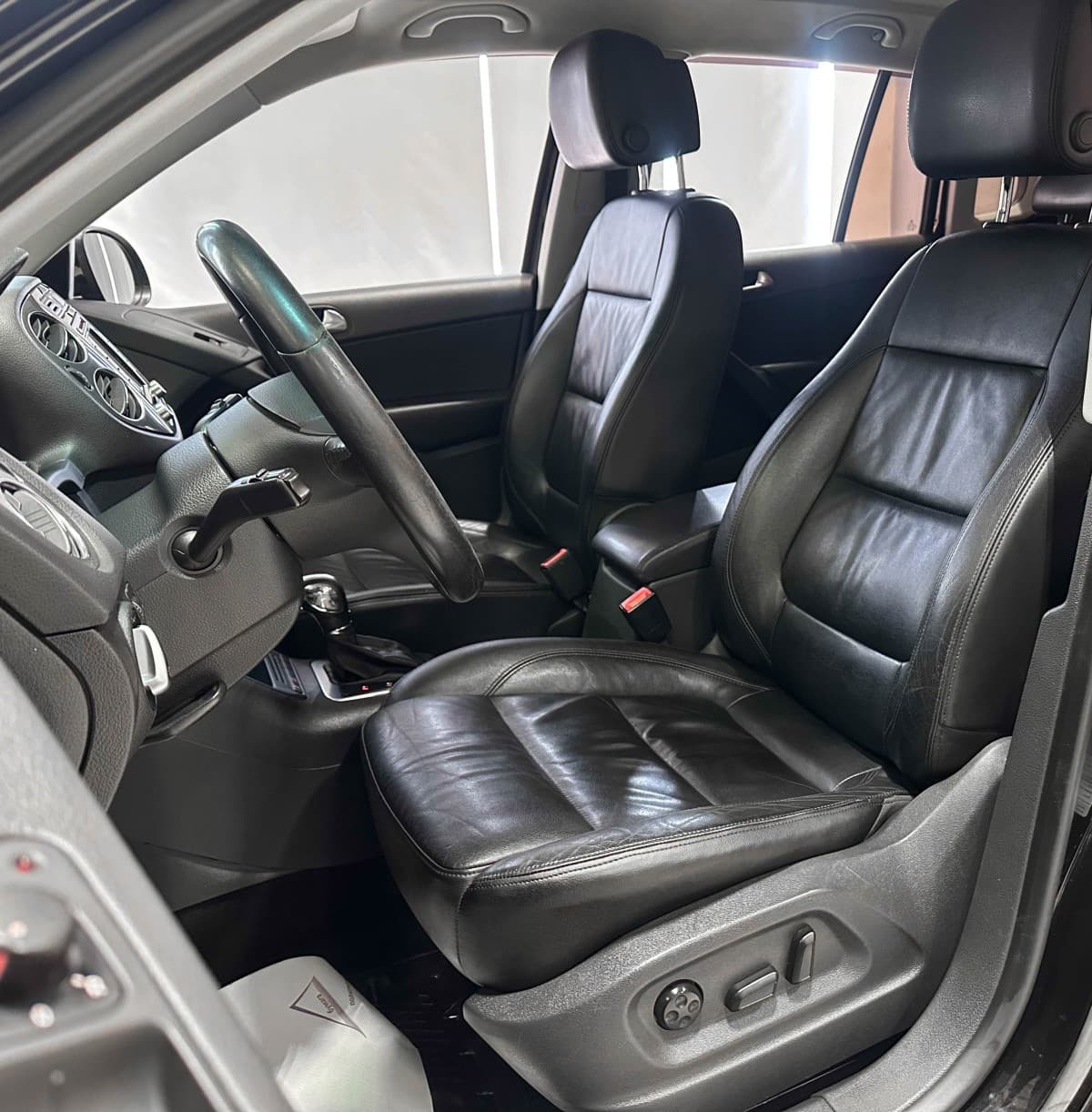 Volkswagen Tiguan - фото 11