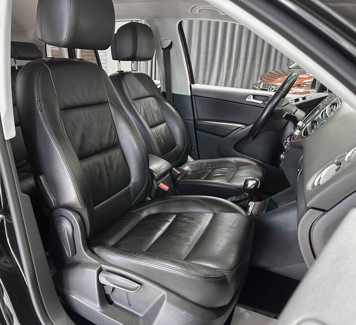 Volkswagen Tiguan - фото 16