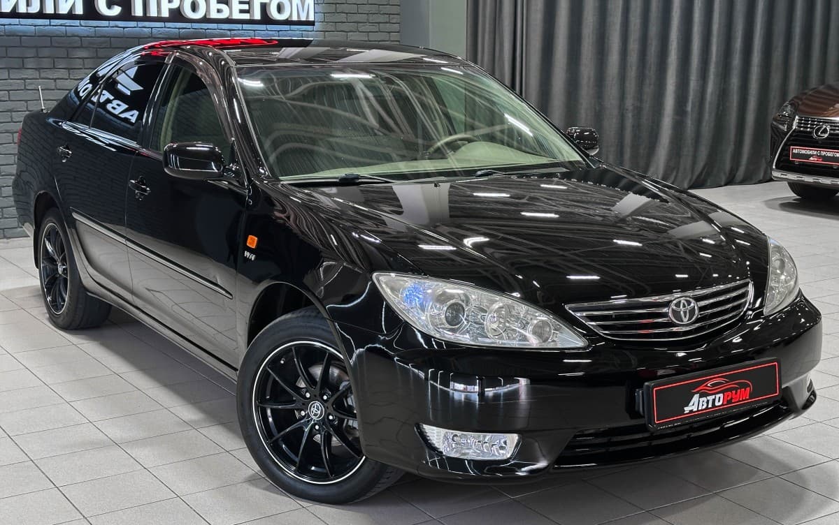 Toyota Camry - 5