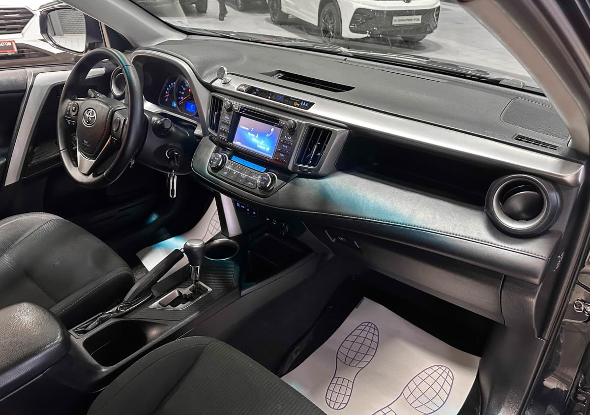 Toyota RAV4 - фото 16