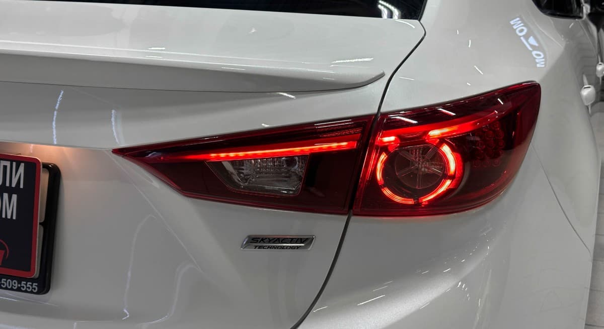Mazda Axela - фото 8