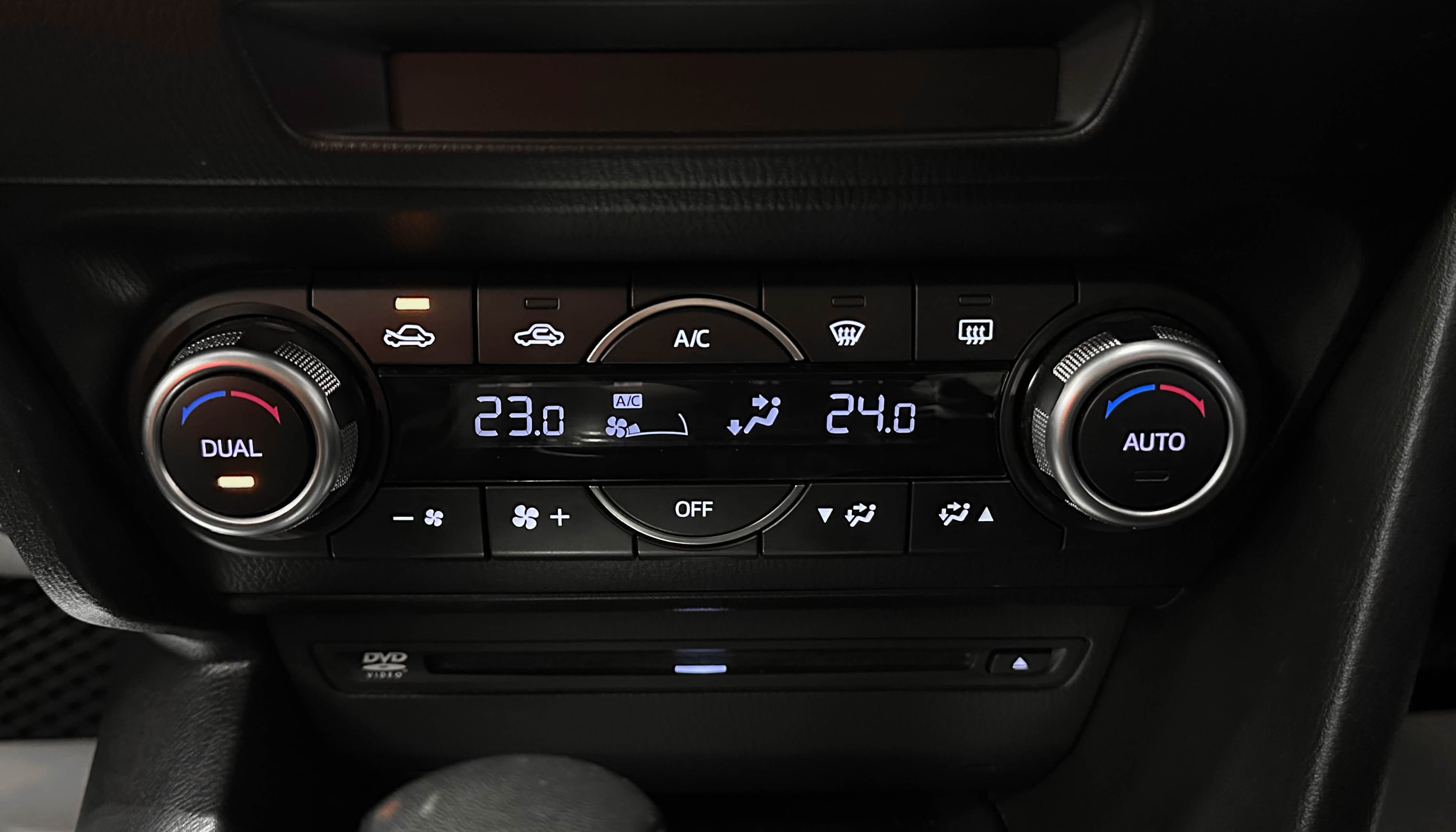 Mazda Axela - фото 24
