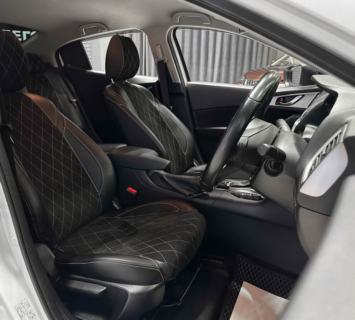 Mazda Axela - фото 11