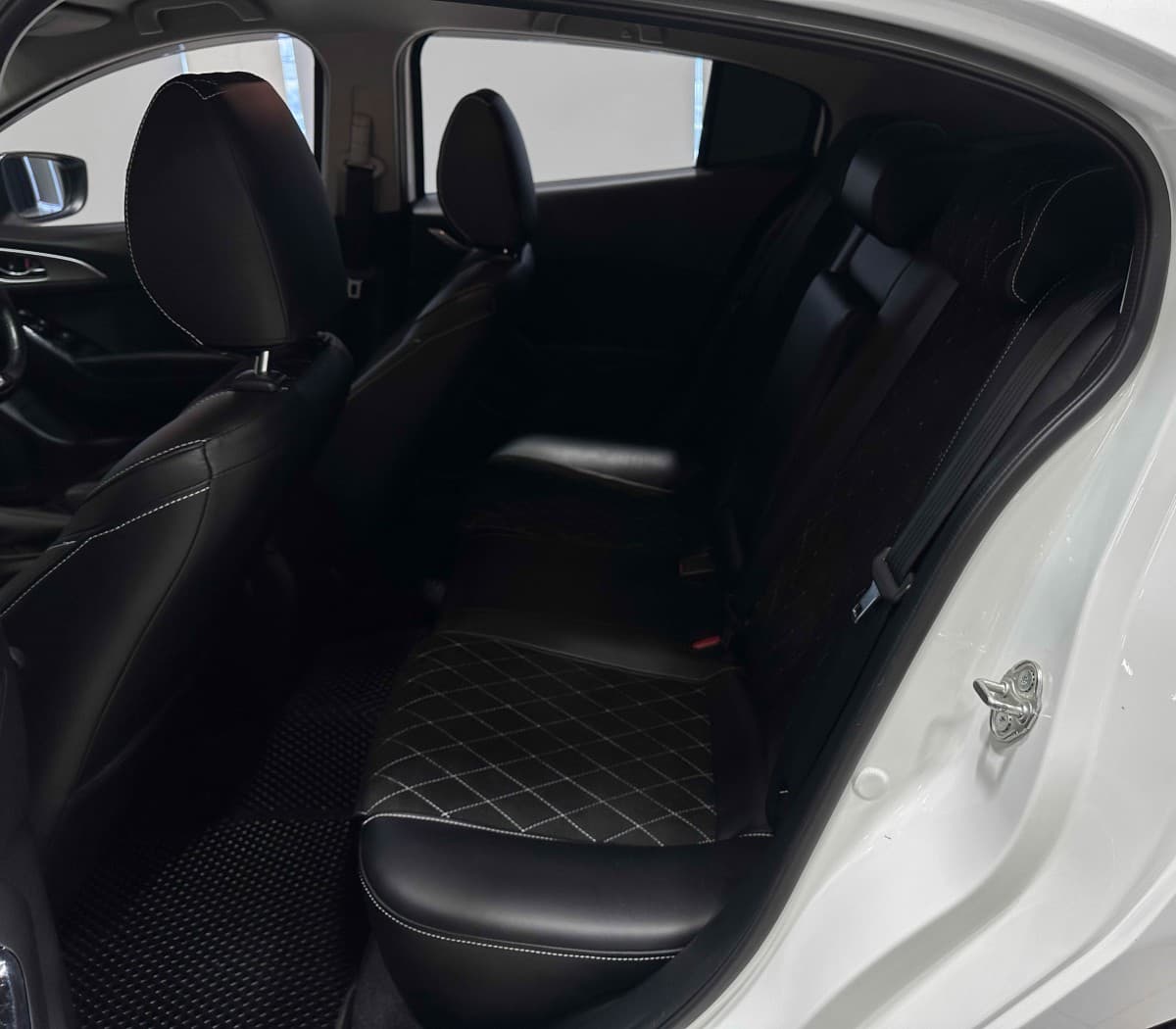 Mazda Axela - фото 14