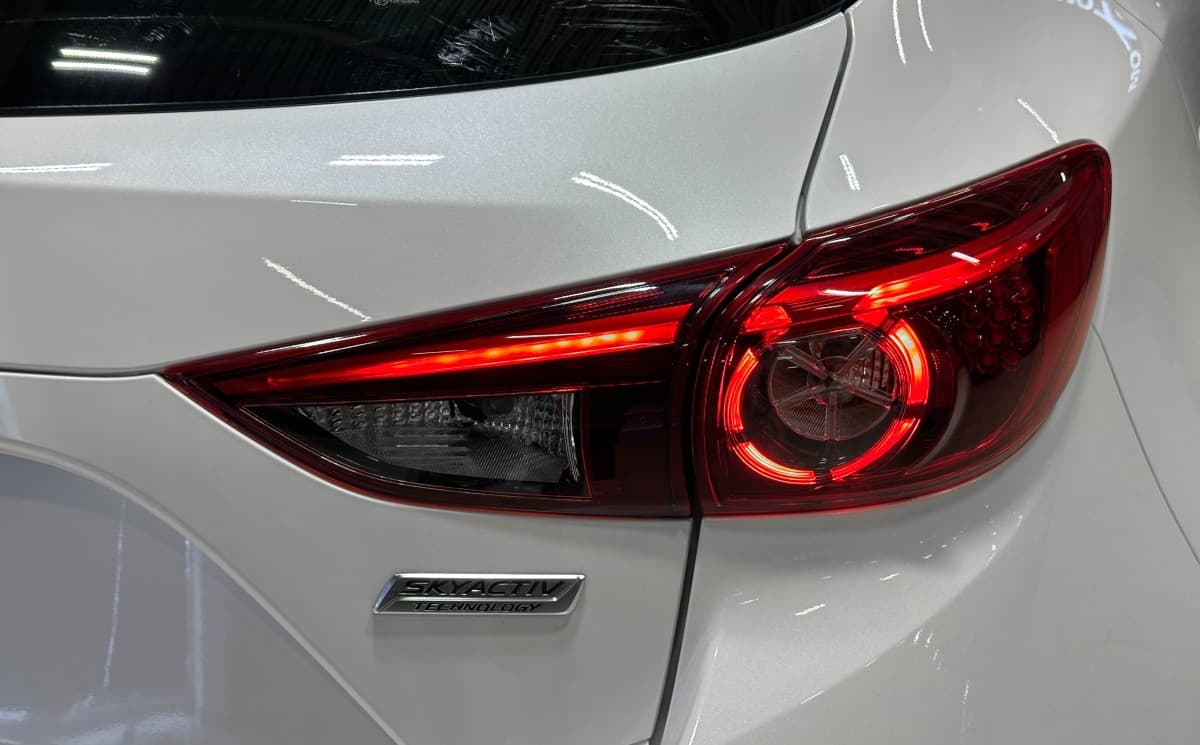 Mazda Axela - фото 8