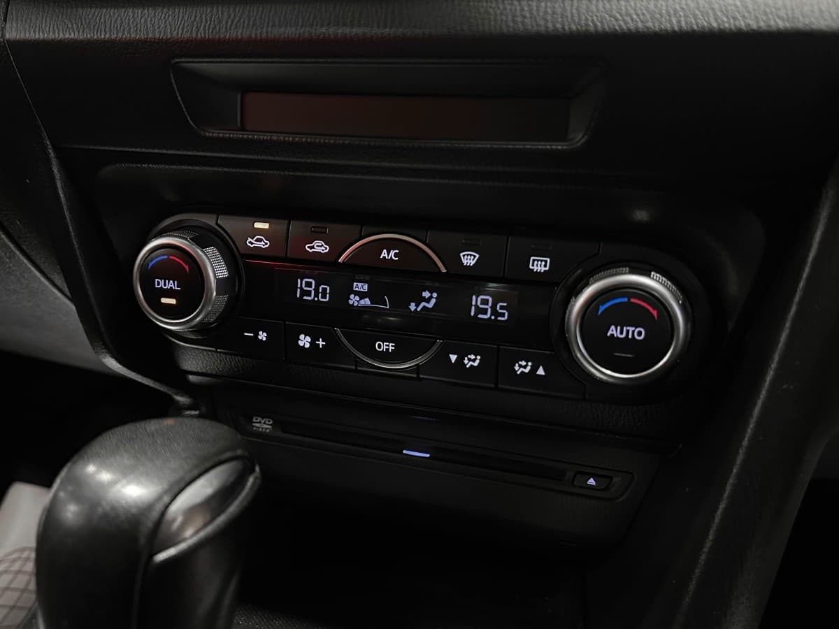 Mazda Axela - фото 23