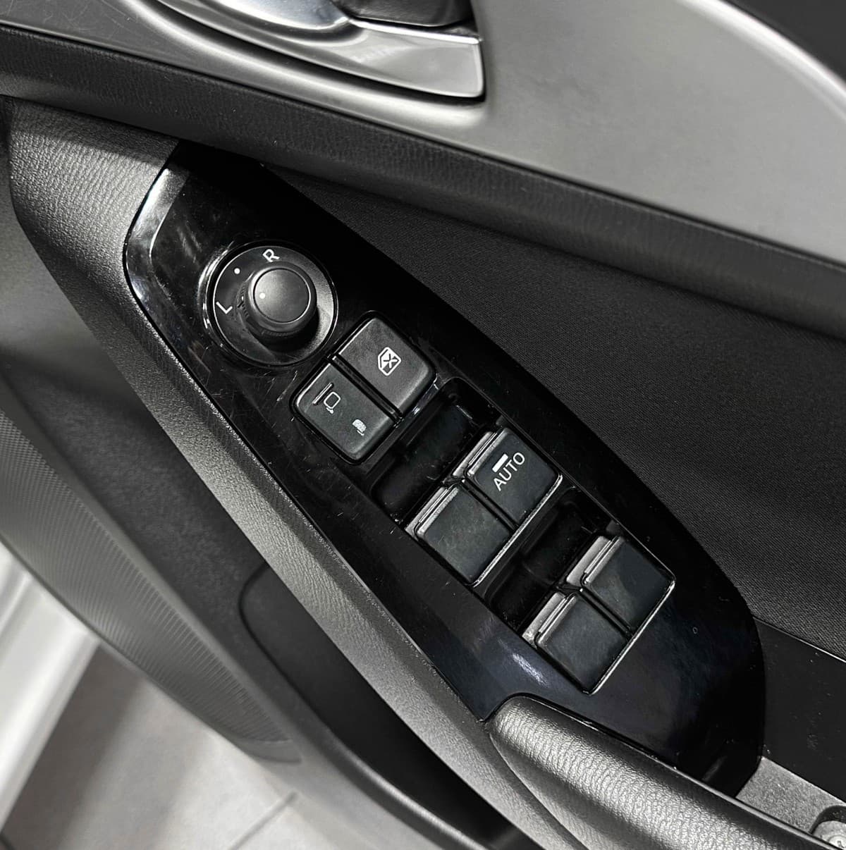 Mazda Axela - фото 17