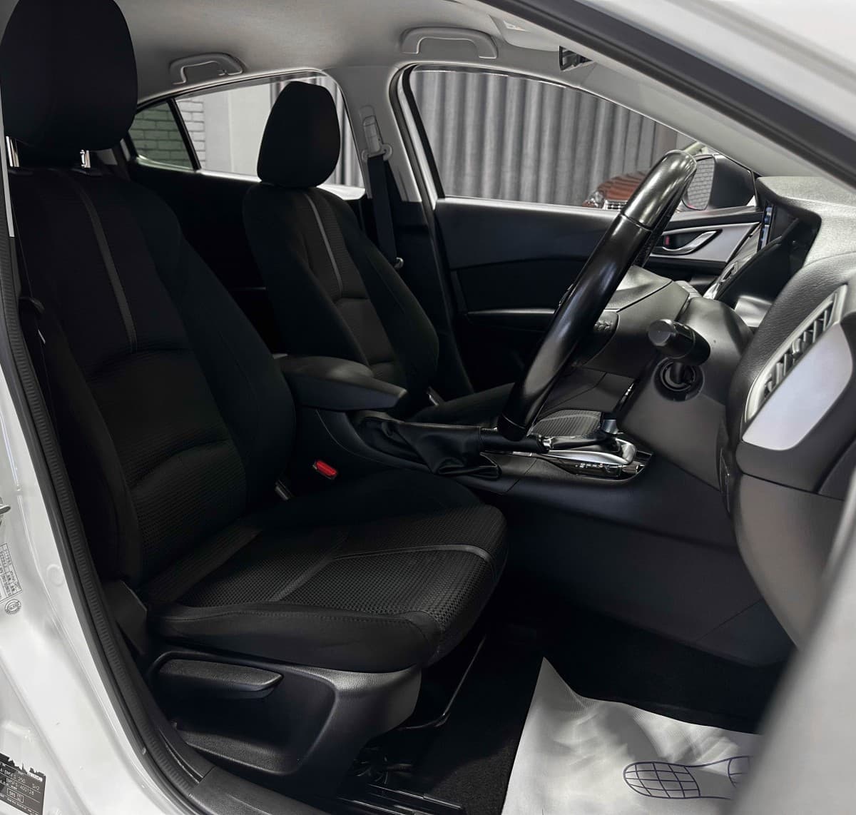 Mazda Axela - фото 11