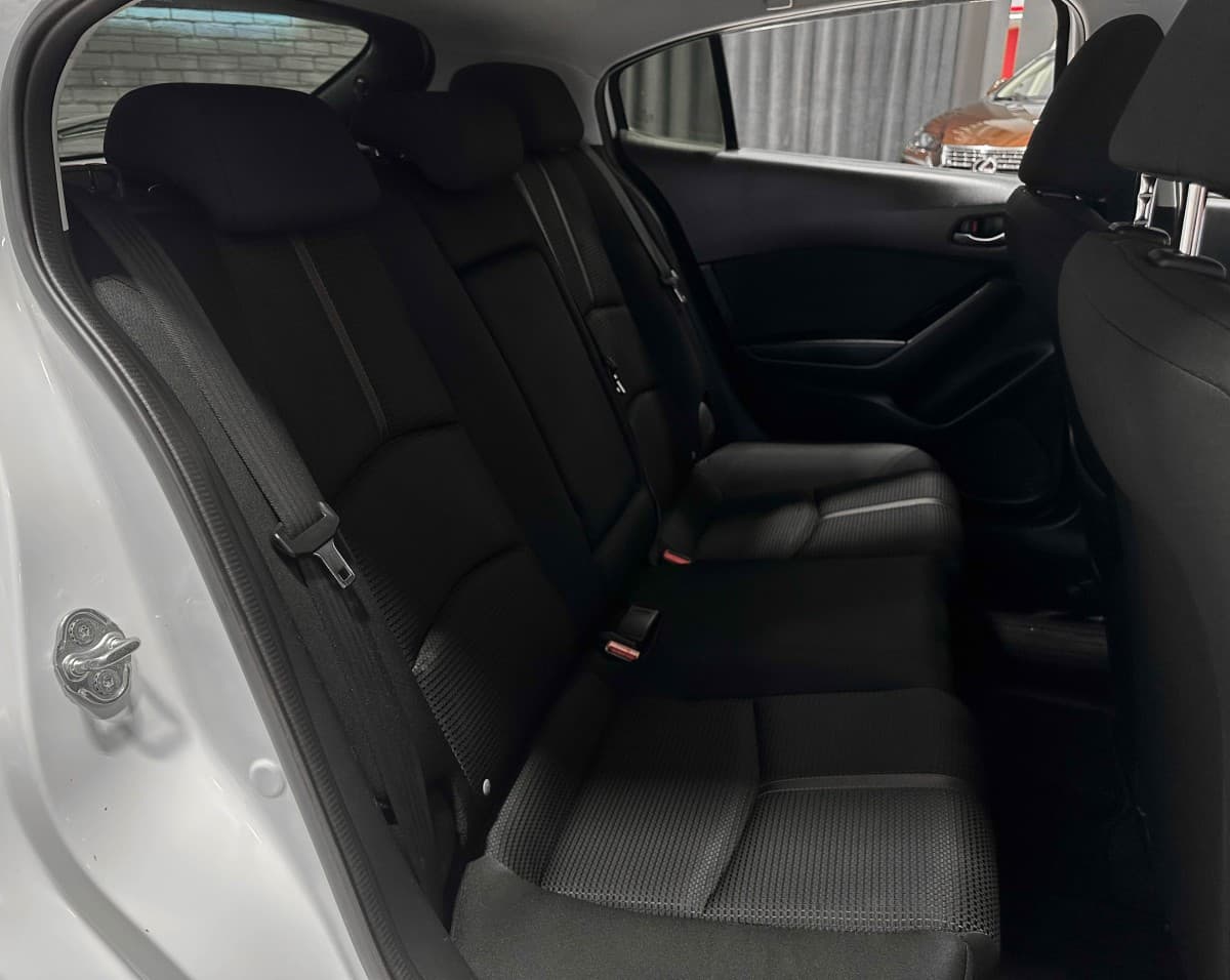 Mazda Axela - фото 12