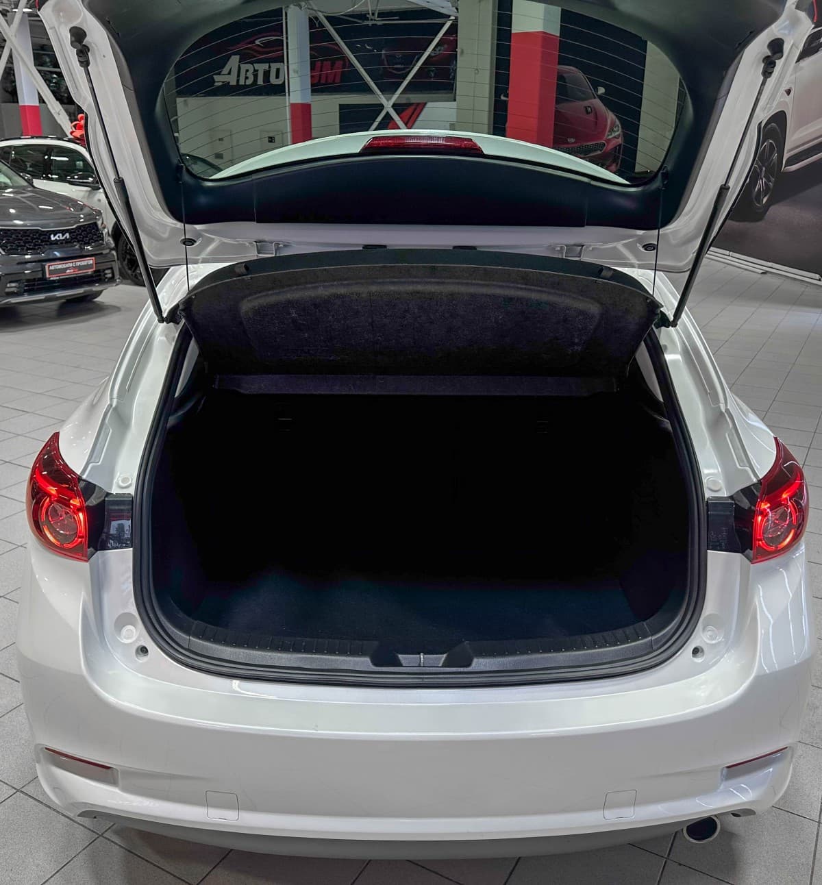 Mazda Axela - фото 13