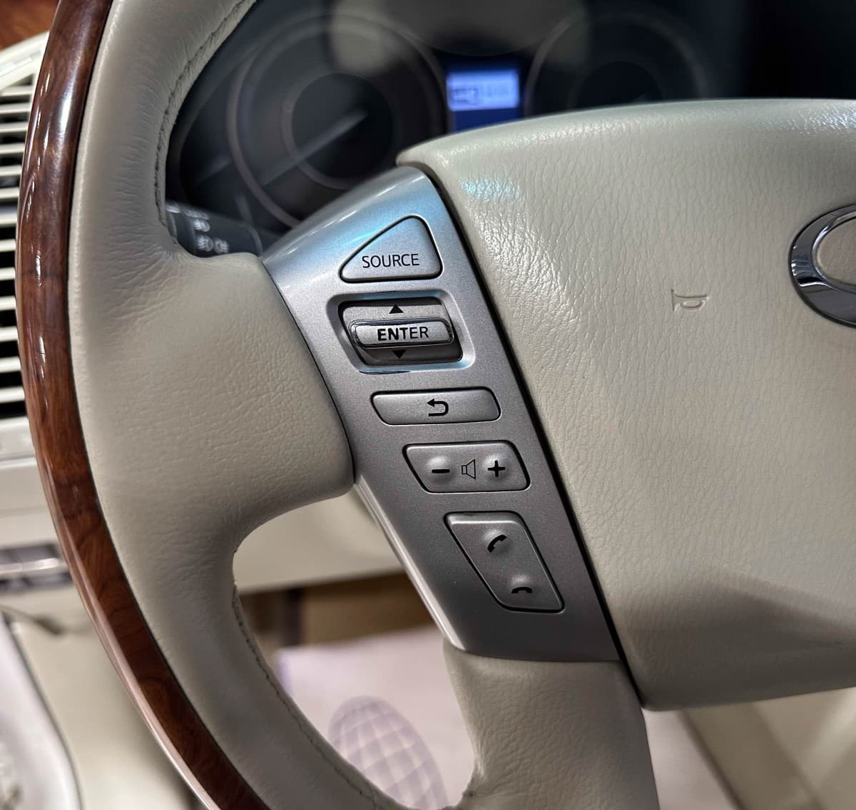 Infiniti QX80 - фото 23