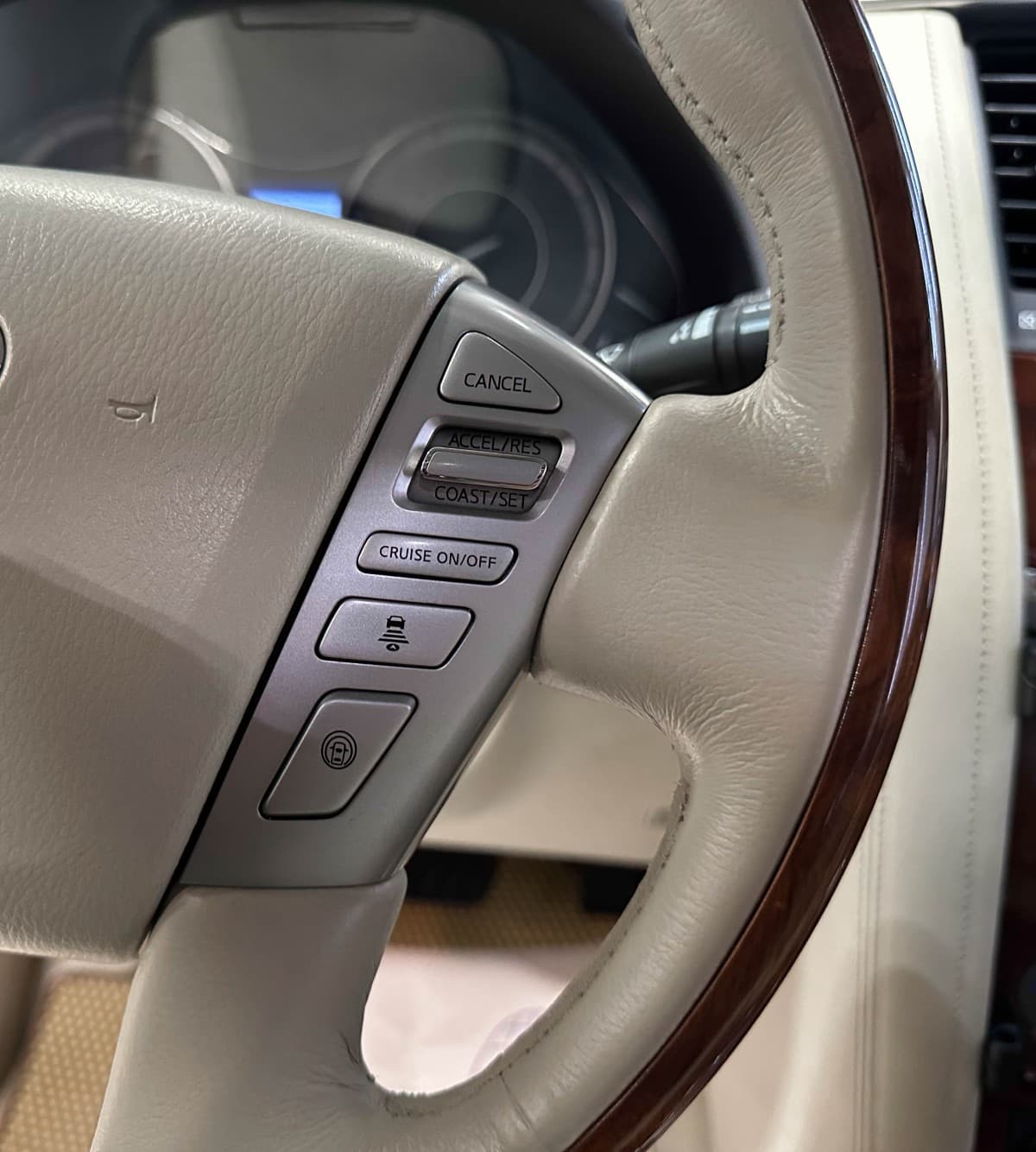 Infiniti QX80 - фото 24