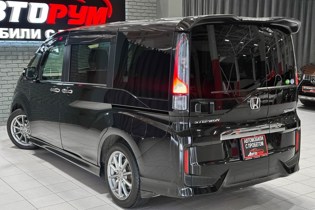 Honda Stepwgn SPADA - фото 9