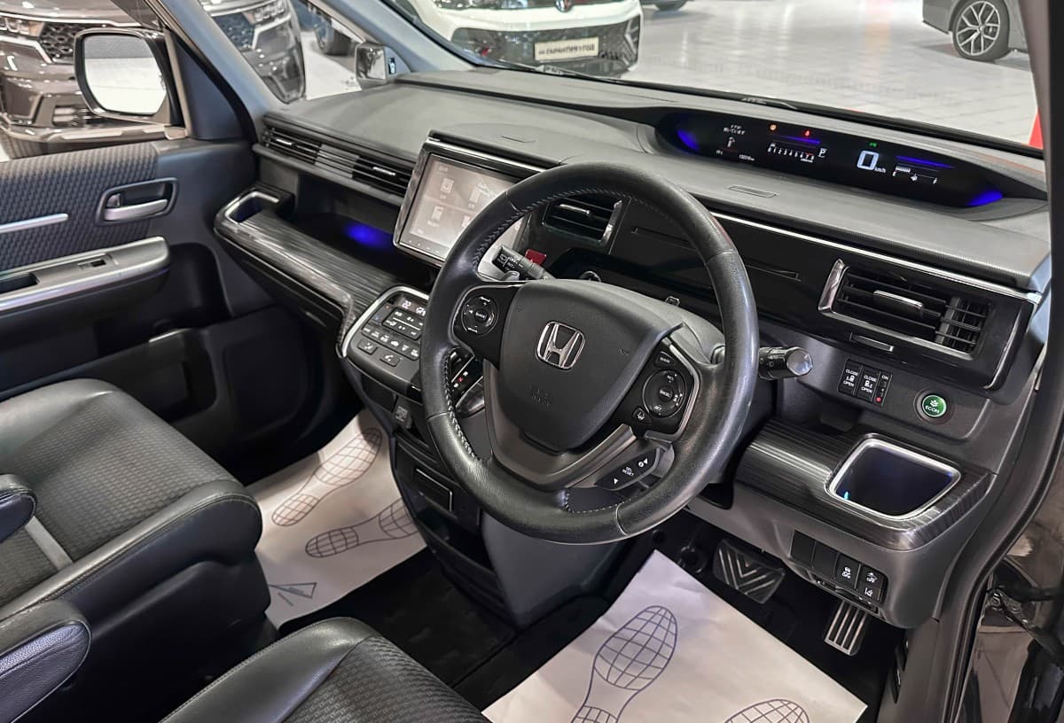 Honda Stepwgn SPADA - фото 10