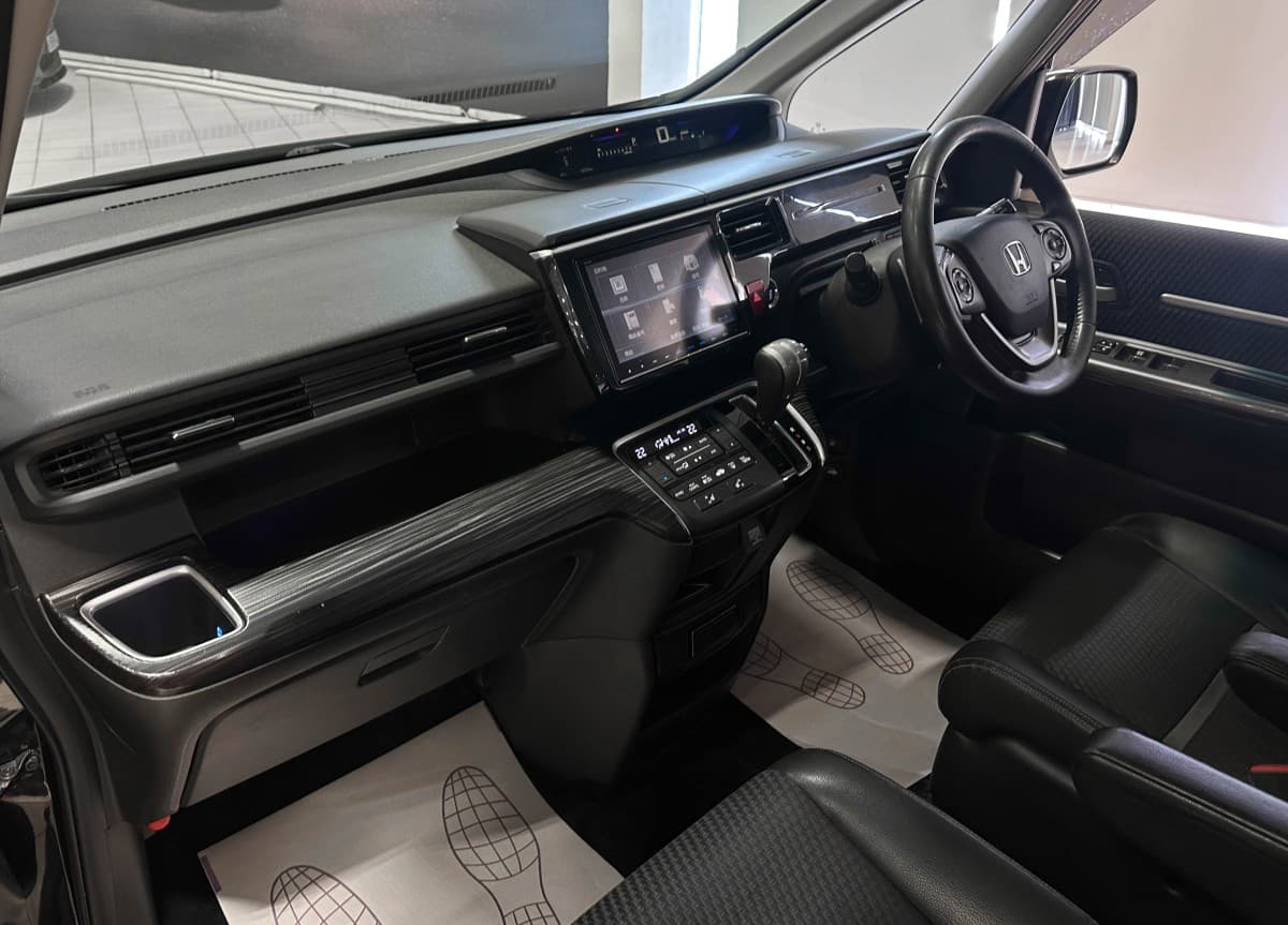 Honda Stepwgn SPADA - фото 17