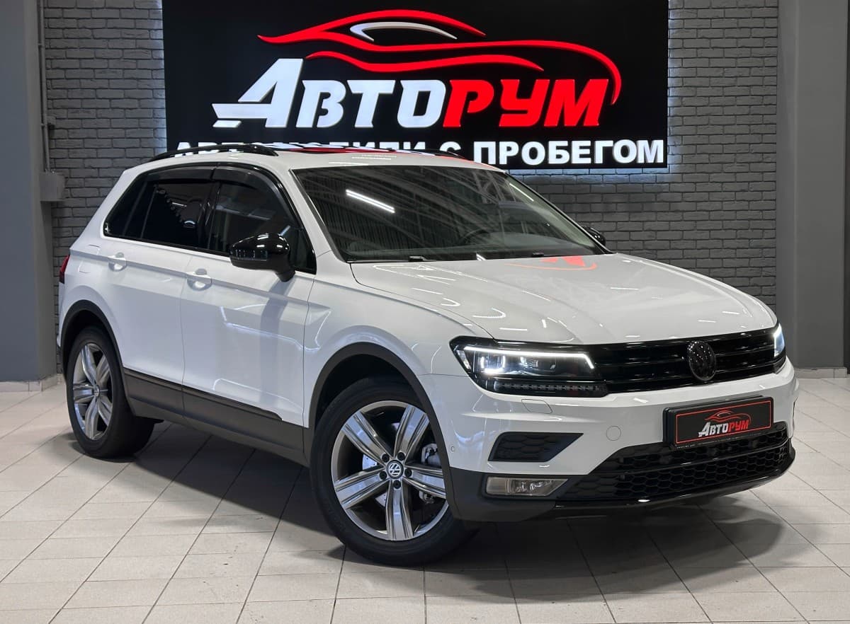 Volkswagen Tiguan - 1