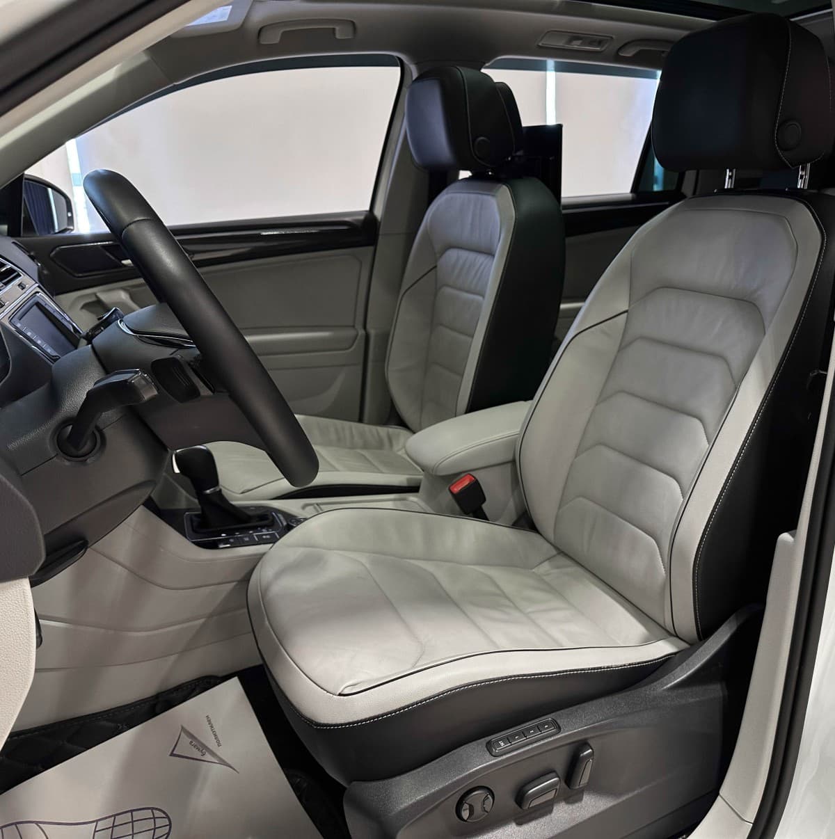 Volkswagen Tiguan - фото 11