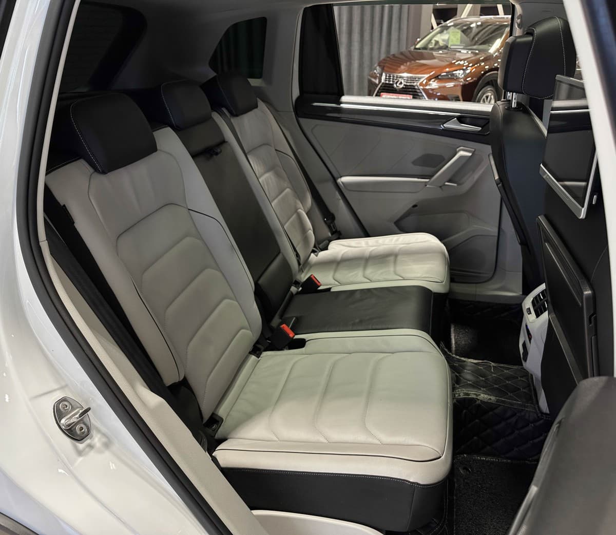 Volkswagen Tiguan - фото 14