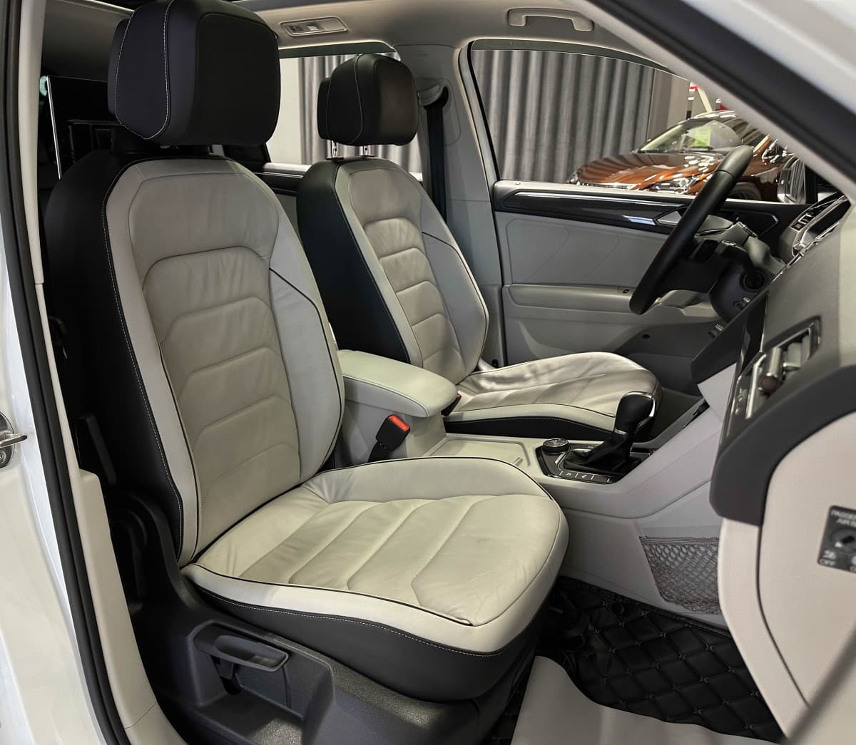 Volkswagen Tiguan - фото 15